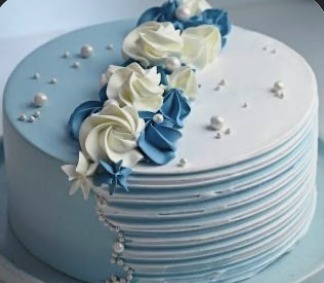 Hand-piped buttercream detail on a WARMOVEN celebration cake